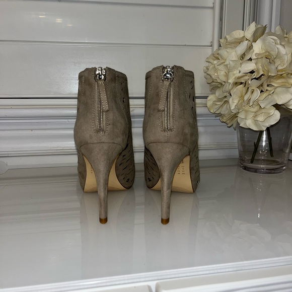 White House Black Market Stilettos - Picture 4 of 7